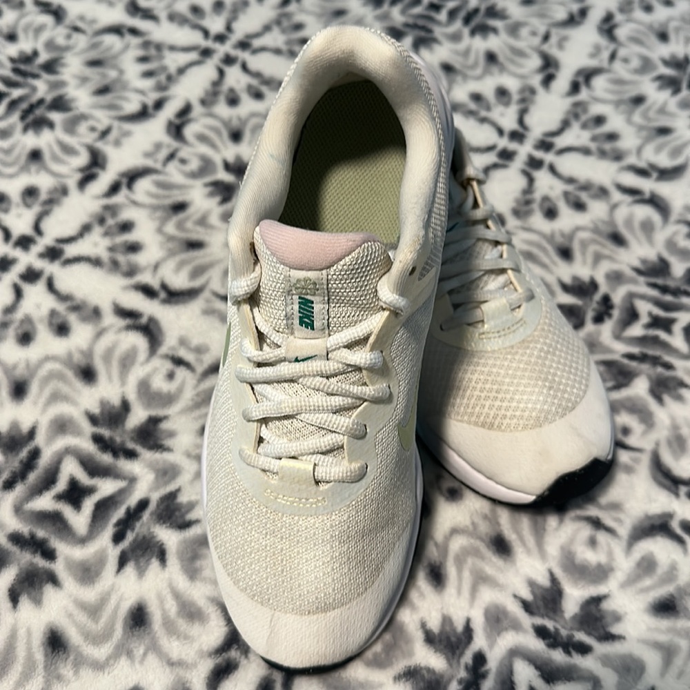 Girls Nike Sneakers US Size 5Y - UK Size 4.5